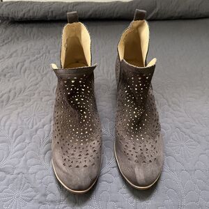 Roebuck & Co Maddie Vegan Suede Ankle Cut Out Ankle Booties Boho Western SZ 10M